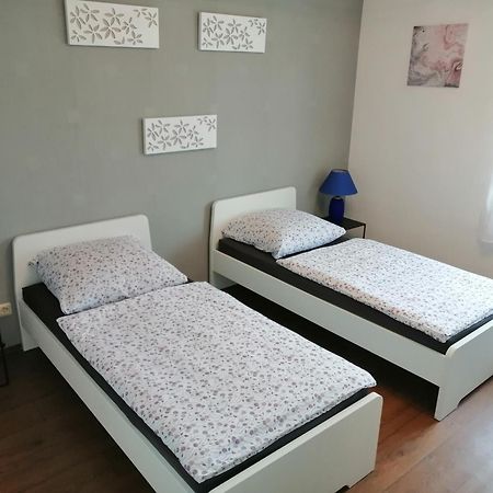 Haus Mohr - Ferienwohnung Im Taunus Weilmunster Esterno foto